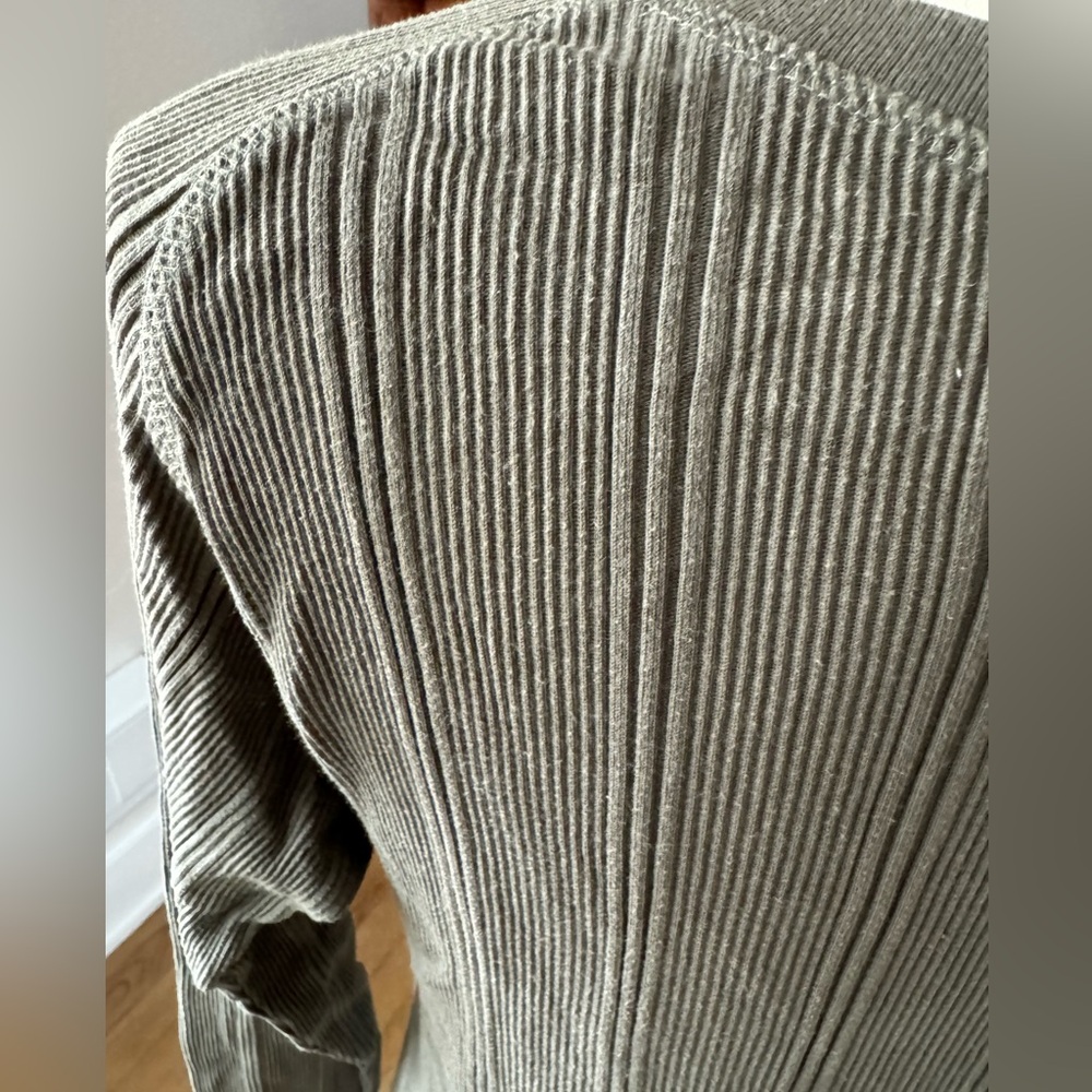 Long sleeved cotton top from the We (a European brand) - Picture 3 of 9